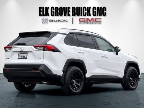 Used 2021 Toyota RAV4 LE AWD/4WD image 4