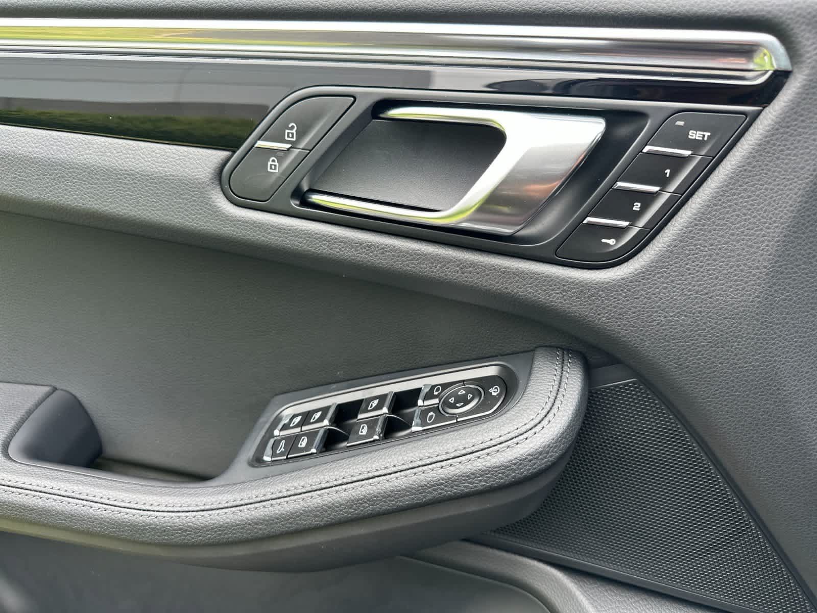 Certified 2026 Porsche Macan AWD/4WD image 12
