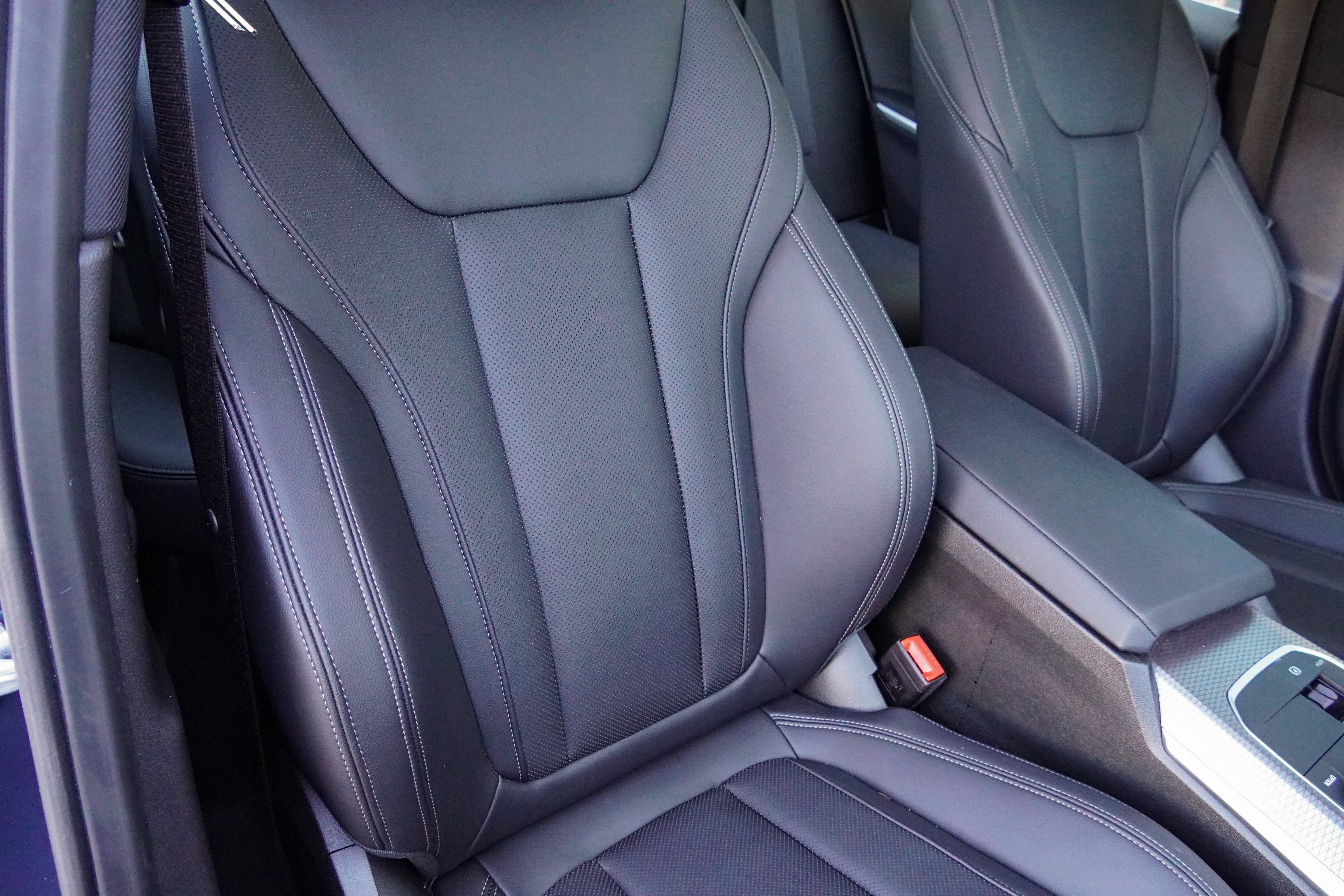 Certified 2025 BMW 330i Sedan RWD image 10