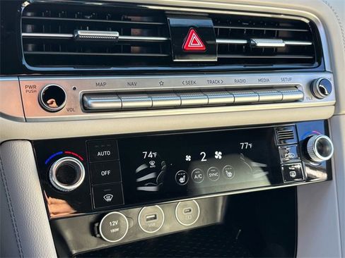 Used 2024 Genesis G70 2.5T image 26