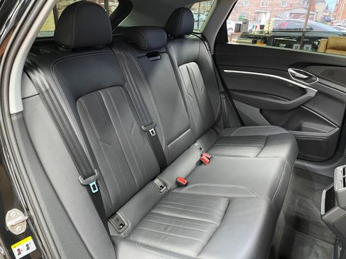 Used 2021 Audi e-tron Premium w/ Convenience Plus Package image 27