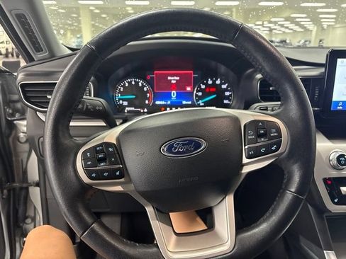 Used 2024 Ford Explorer XLT w/ Equipment Group 202A AWD/4WD image 17