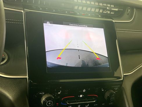 Used 2023 Jeep Grand Cherokee Altitude image 13