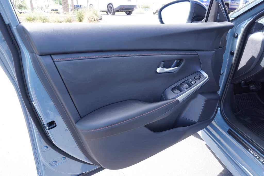 Certified 2025 Nissan Sentra SR FWD image 13