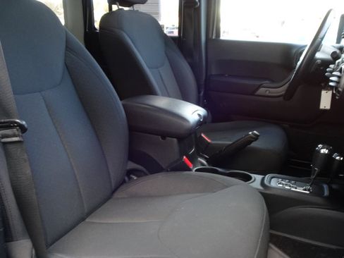 Used 2018 Jeep Wrangler Unlimited Sport S image 14