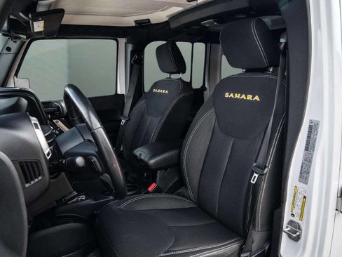 Used 2015 Jeep Wrangler Unlimited Sahara image 5