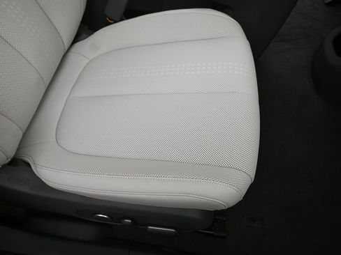 Used 2025 Hyundai Ioniq 5 Limited image 12