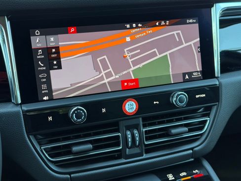 Certified 2026 Porsche Macan image 20