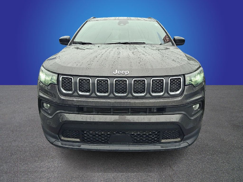 Used 2023 Jeep Compass Latitude AWD/4WD image 2