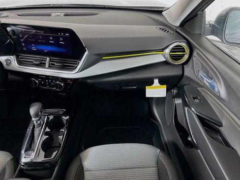 New 2026 Chevrolet Trax LT image 21
