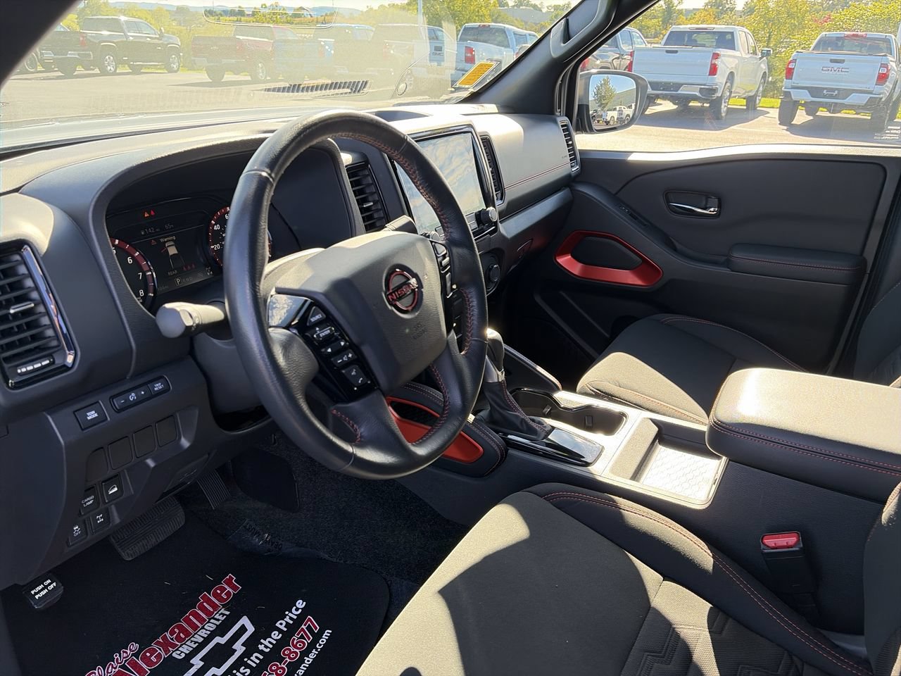 Used 2024 Nissan Frontier PRO-4X AWD/4WD image 24