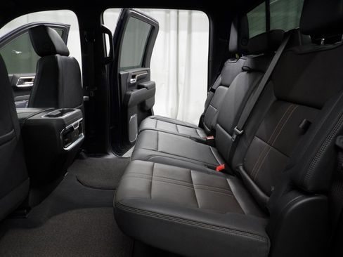 Used 2024 Chevrolet Silverado 2500 High Country image 12