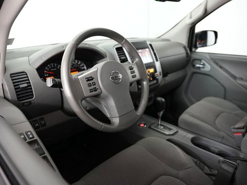 Used 2021 Nissan Frontier SV w/ Midnight Edition Floor Mats image 6