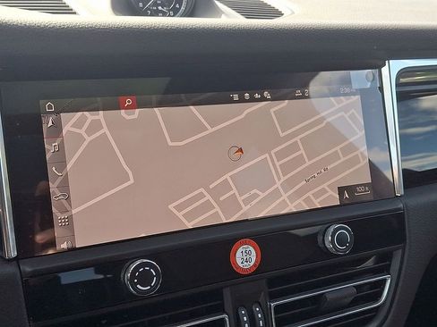 Used 2025 Porsche Macan image 20