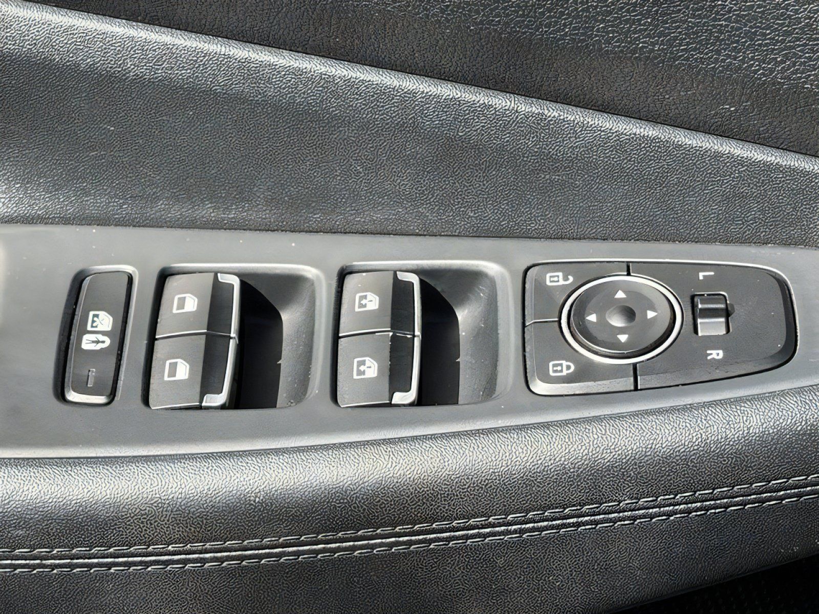 Used 2022 Hyundai Santa Fe SEL FWD image 16
