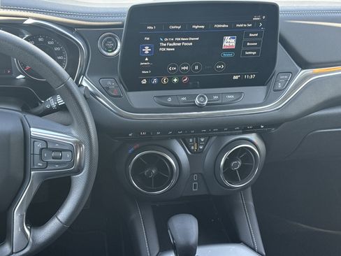 Used 2025 Chevrolet Blazer LT FWD image 28
