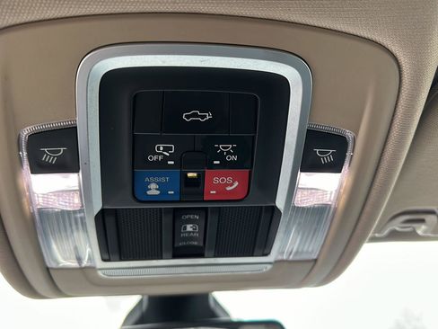 Used 2019 RAM 1500 Laramie image 37