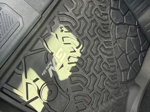 Used 2024 Ford Bronco Badlands image 17