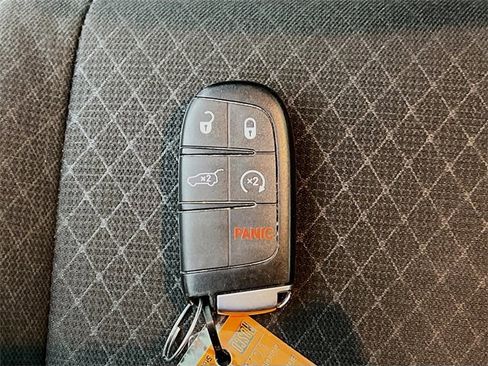 Used 2020 Jeep Grand Cherokee Laredo image 29