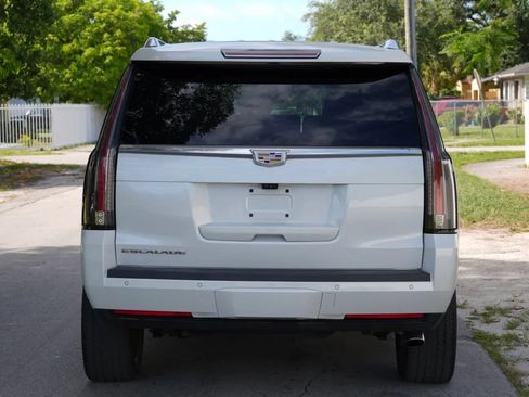 Used 2017 Cadillac Escalade Luxury RWD image 8