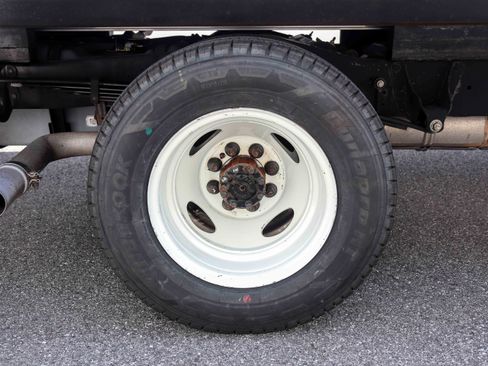 Used 2024 Ford E-450 and Econoline 450 Super Duty w/ Driver's Safety Package RWD image 26
