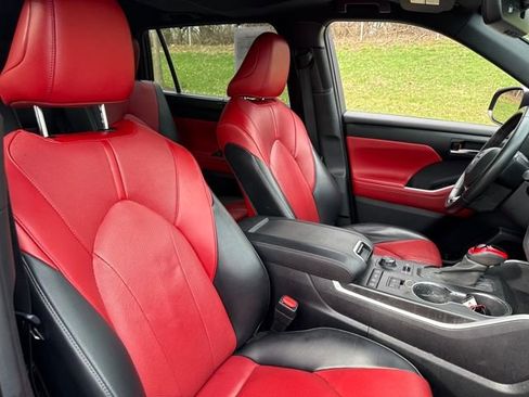 Used 2022 Toyota Highlander XSE image 13