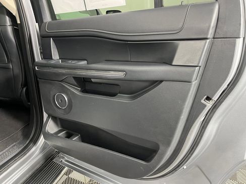 Used 2023 Ford Expedition Max XLT image 15