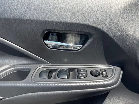 Used 2025 Nissan Versa SV FWD image 16