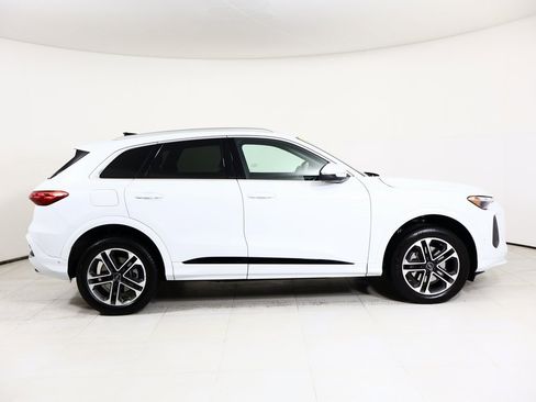 Used 2025 Audi Q5 Premium w/ Convenience Package image 18