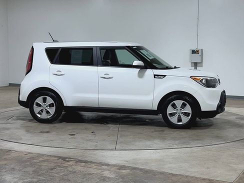 Used 2016 Kia Soul FWD image 2