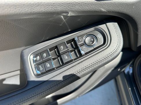 Used 2026 Porsche Macan AWD/4WD image 20