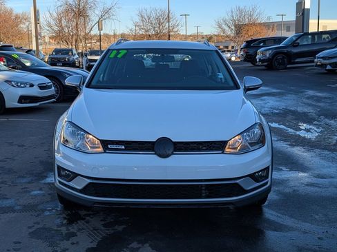 Used 2017 Volkswagen Golf Alltrack SE image 2