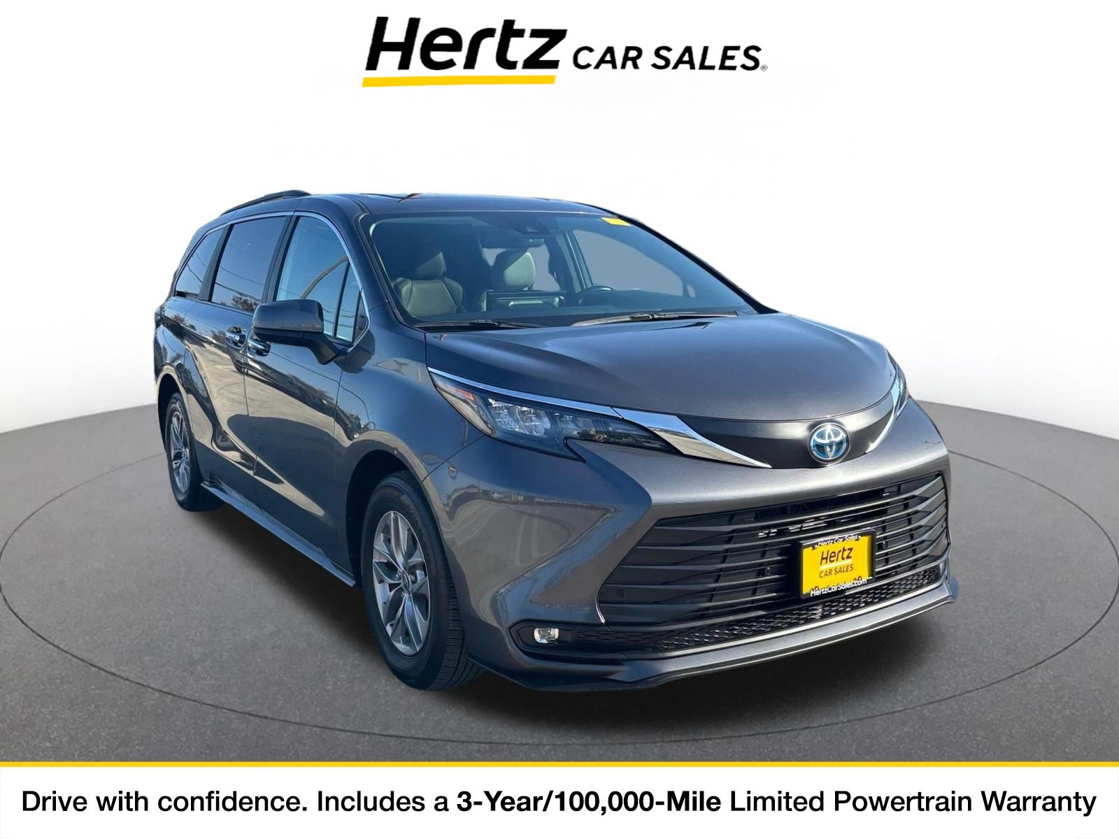 Used 2025 Toyota Sienna XLE FWD image 1
