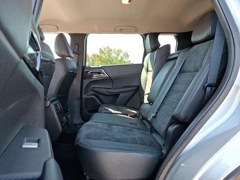 Used 2023 Mitsubishi Outlander SE image 10