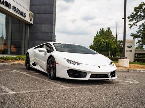 Used 2018 Lamborghini Huracan LP 580-2 image 3