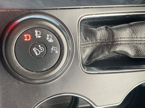 Used 2018 Ford Explorer XLT w/ Equipment Group 202A AWD/4WD image 34