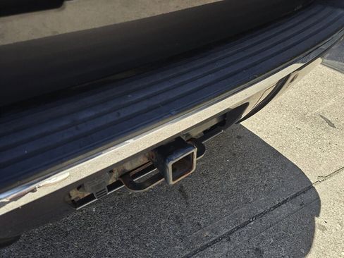 Used 2011 GMC Yukon Denali image 34