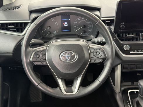 Used 2025 Toyota Corolla Cross LE FWD image 11