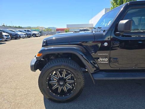 Used 2019 Jeep Wrangler Unlimited Sahara w/ Advanced Safety Group AWD/4WD image 18