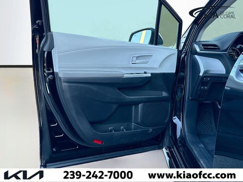 Used 2025 Toyota Sienna LE image 22