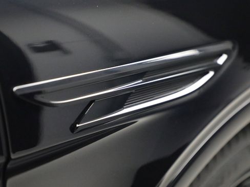 New 2025 Bentley Bentayga image 15