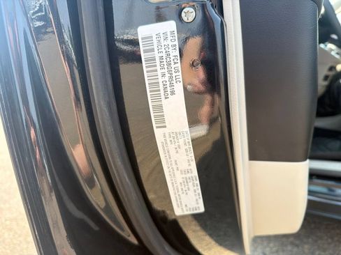 Used 2023 Chrysler Pacifica Touring-L w/ Uconnect Theater Family Group AWD/4WD image 39
