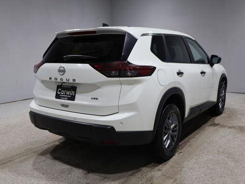 Used 2024 Nissan Rogue S image 2