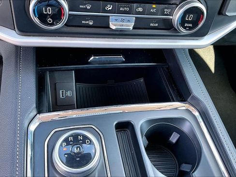 Used 2024 Ford Expedition XLT image 31