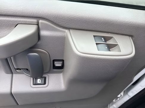 Used 2024 Chevrolet Express 3500 w/ Power Convenience Package RWD image 21