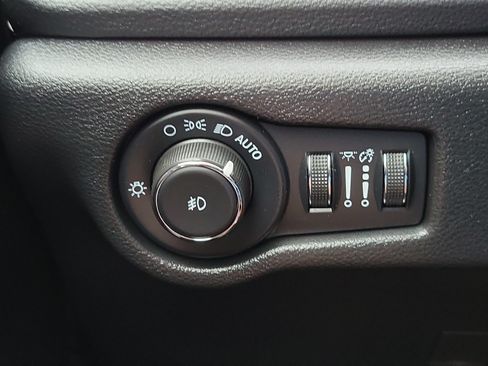 Used 2021 Chrysler Pacifica Touring-L w/ Premium & Safety Sphere Group FWD image 23