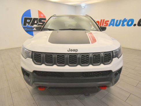 Used 2024 Jeep Compass Trailhawk AWD/4WD image 8