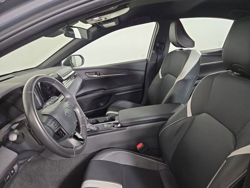 Used 2025 Toyota Camry SE image 11