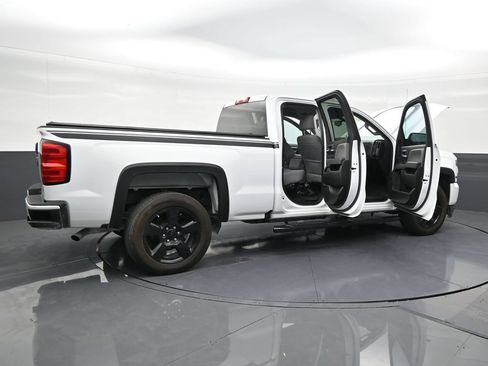 Used 2018 Chevrolet Silverado 1500 Custom w/ Custom Value Package RWD image 28