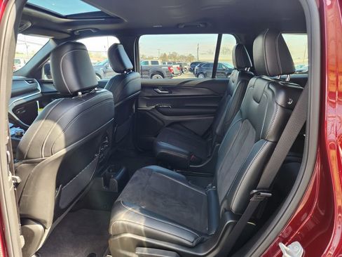 Used 2024 Jeep Grand Cherokee L Altitude image 20